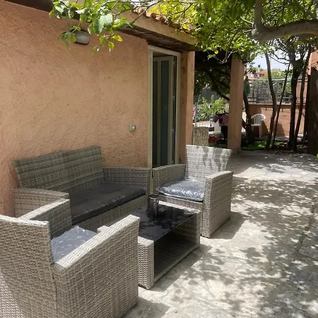 Проживание в семье Arya Sant'Andrea (Sardinia)